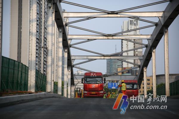 奋战“五一” 灵桥焕
